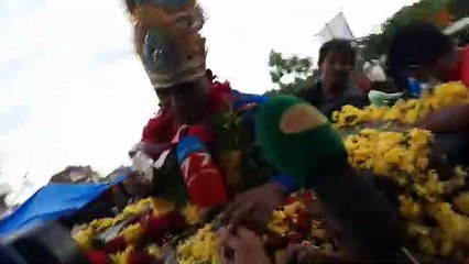 மக்களின் அன்பால்நெகிழ்ந்து போன பதக்க நாயகன் மாரியப்பன்.. மேளதாளம் முழங்க சொந்த ஊரில் உற்சாக வரவேற்பு