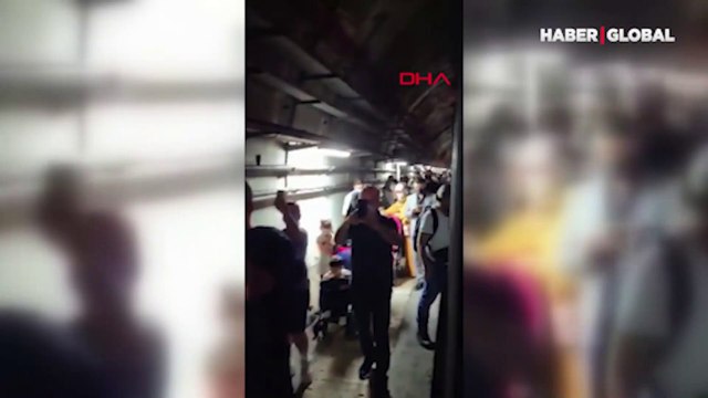 Marmaray'da arıza; yolcular rayların üzerinde yürüdü