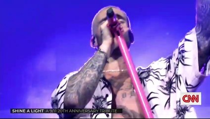 Maroon 5 performs Memories in honor of 9/11 victims