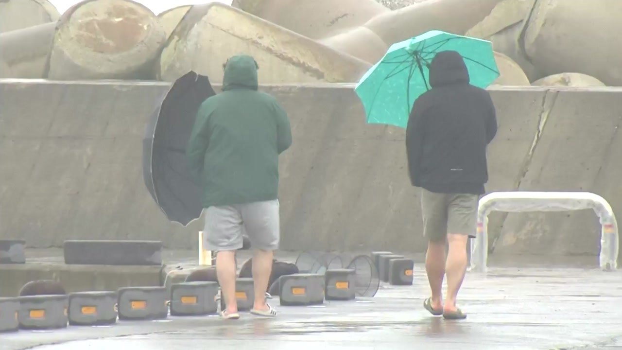 [날씨] 태풍 북상, 제주도 500mm↑ 폭우...중부 늦더위 / YTN