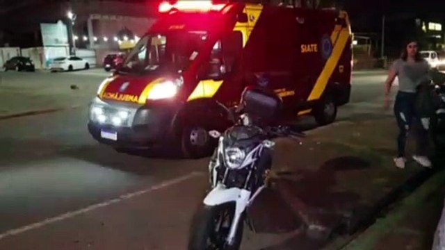 Motocicletas se envolvem em acidente no Centro e deixa vítima com diversas contusões e suspeita de fratura