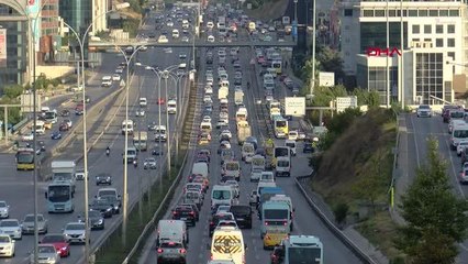 HAFTANIN İLK GÜNÜNDE TRAFİK YOĞUNLUĞU OLUŞTU