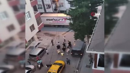 Son dakika haberleri | Esenyurt'ta taksiciyle müşterinin kavgası kamerada