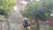 Son dakika haber... Eyüpsultan'da 3 katlı binanın çatısında yangın-2