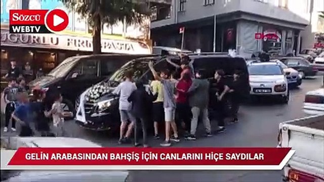 Bağcılar'da gelin arabasından bahşiş için canlarını hiçe saydılar