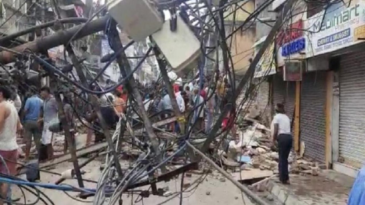 Building collapses in Delhi's Sabzi Mandi area