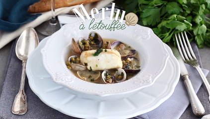 Merlu à l'étouffée, palourdes et petits pois