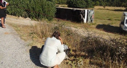 Tur otobüsü öğrenci servisine çarptı: Ölü ve yaralılar var