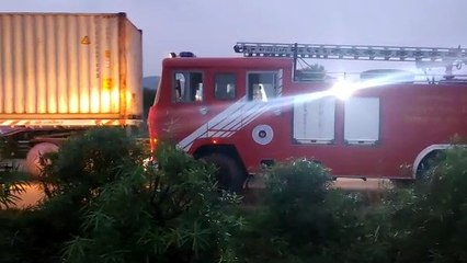 जयपुर में दर्दनाक सड़क हादसा, दो ट्रकों के बीच में फंस गई कार, चार लोगों की मौत