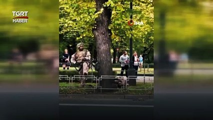 Sokak Ortasında Askeri Tatbikat: Yoldan Geçenlerin Ödü Patladı