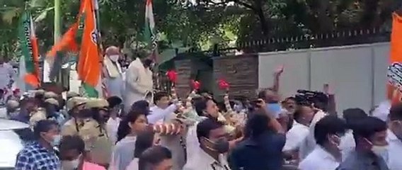 वीडियो: कांग्रेस नेताओं ने बैलगाड़ी में की यात्रा