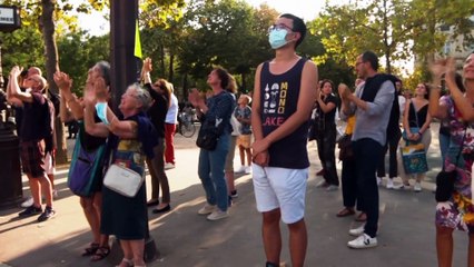 Countdown bei Verhüllung des Pariser Triumphbogens