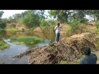 शेतकऱ्यांनी एकत्र येउन बांधले वनराई सुवर्ण बंधारे