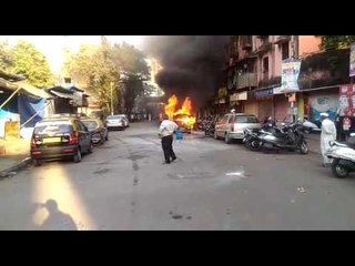 चिंचपोकळी येथे टँक्सीने घेतला पेट