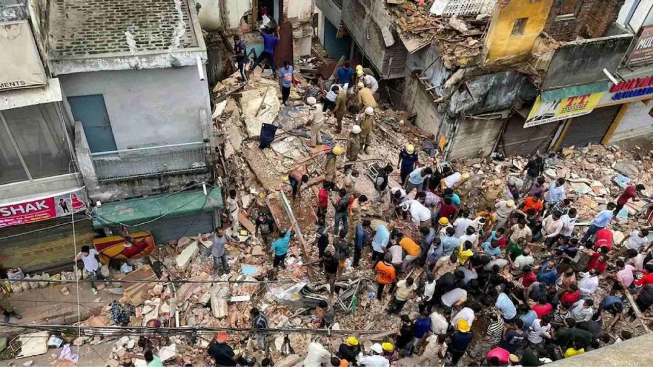 Delhi: 3-storey building collapses, locals remove debris