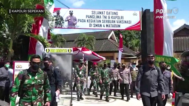 KAPOLRI SEPEKAN : Panglima TNI dan Kapolri Tinjau Vaksinasi di Kampus dan Ponpes (2/2)