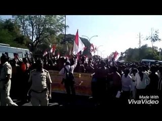 बांधकाम मजुरांनी काढला अर्धनग्न मोर्चा !