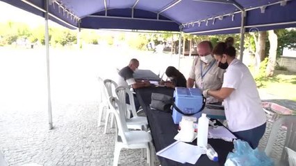 Yüreğir Belediyesi'nin kurduğu aşı standı hizmete sunuldu