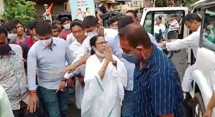 ৭৭ নম্বর ওয়ার্ডে আচমকা মমতা বন্দ্যোপাধ্যায়, শুরু করলেন জন সংযোগ | Oneindia Bengali