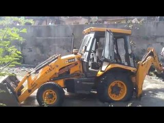 ड्रेनेज खडड्यात पडलेल्या मुलाला वाचवण्याचे फायर ब्रिगेडचे प्रयत्न