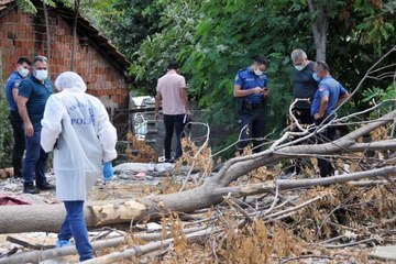 YIKILAN ESKİ BİNANIN MOLOZLARI ARASINDA CESET BULUNDU; AYAKTA DERİN YARA İZİ VAR
