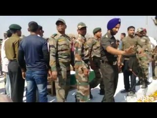 'अमर रहे'च्या जयघोषात शहिदांना अखेरचा निरोप