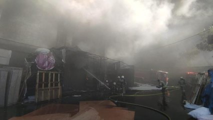 Bahçelievler'de yatak ve baza imalathanesinde yangın çıktı (2)