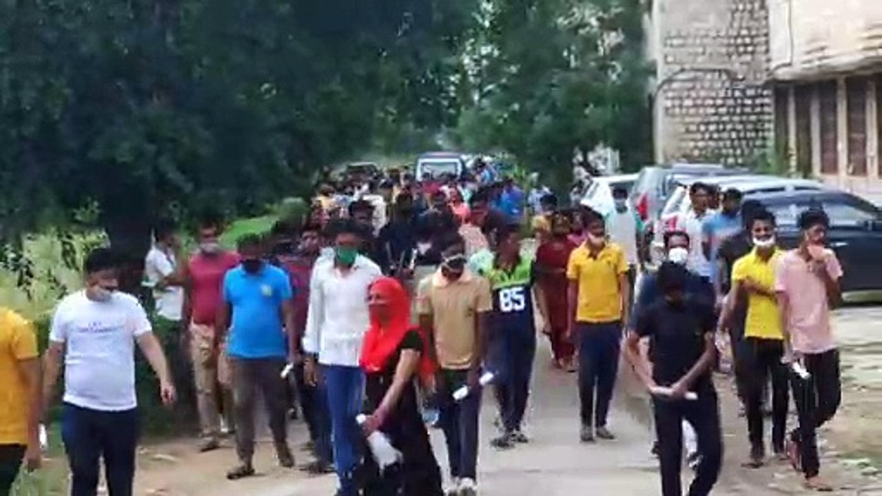 एसआई भर्ती परीक्षा में पहले दिन पहुंचे 53 फीसदी अभ्यर्थी