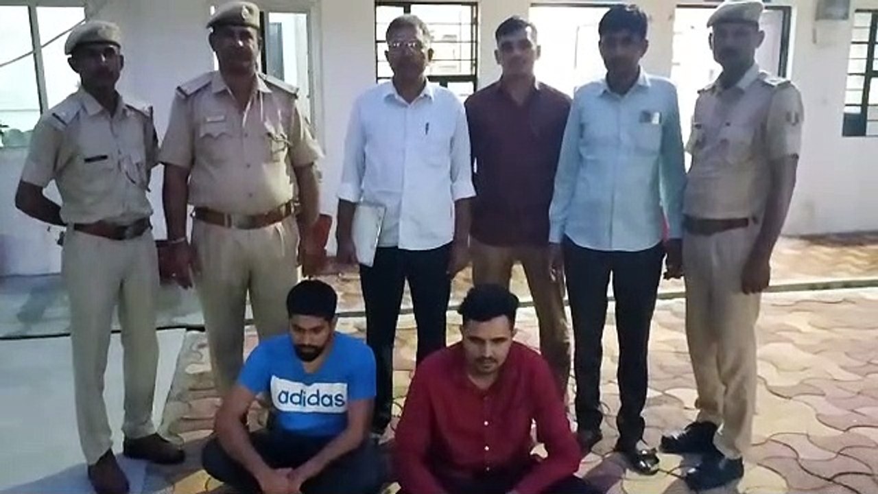 अंडरवीयर में मोबाइल छुपाकर परीक्षा केन्द्र में...