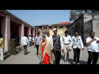 लग्नाआधी बजावला मतदानाचा हक्क