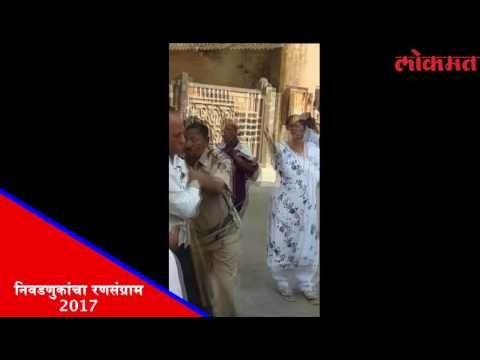 उल्हासनगरमध्ये पोलिसांची मतदाराला मारहाण