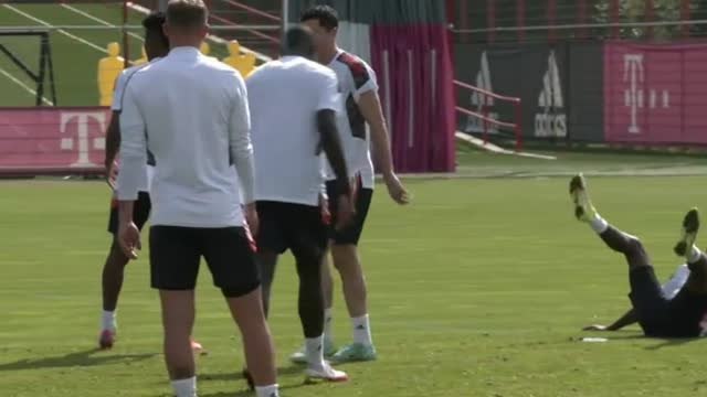 Último entrenamiento del Bayern antes de medirse mañana al Barça en Champions