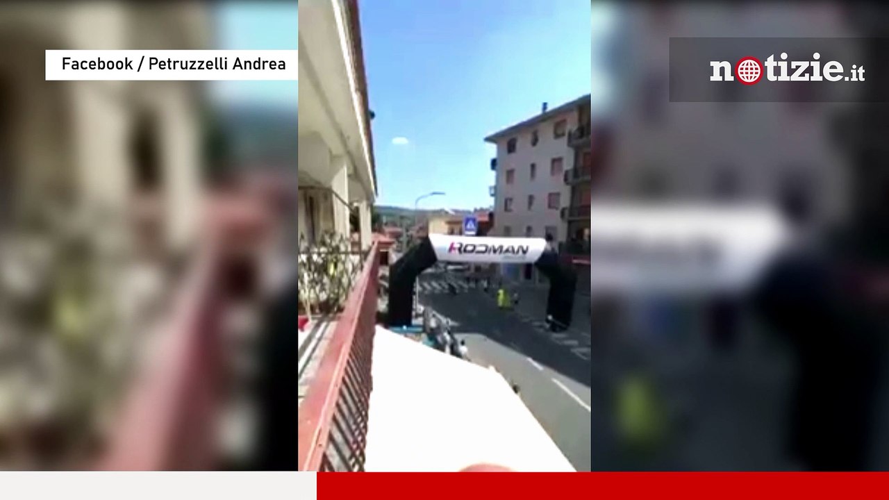 Savona, auto travolge 5 ciclisti in volata al traguardo: 2 sono gravi