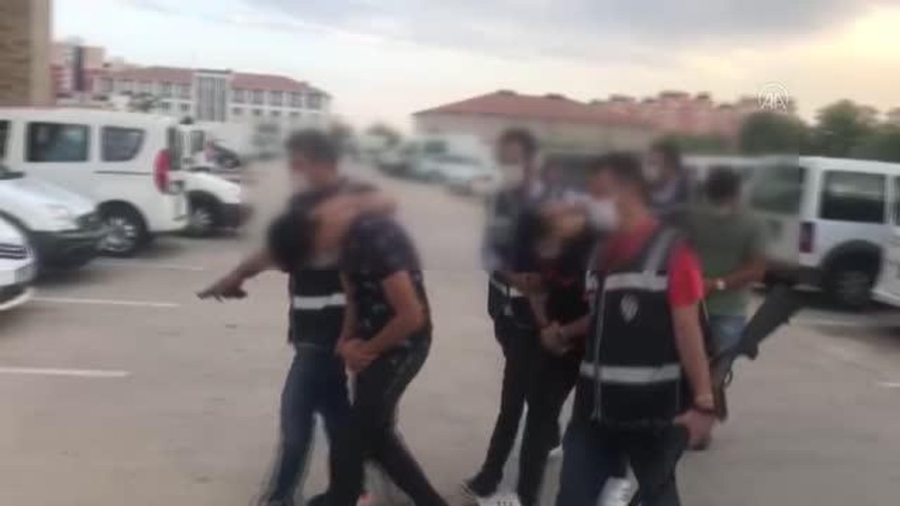 Düğün konvoyunda havaya ateş açan ve tehlikeli araç kullanan 3 şüpheli yakalandı