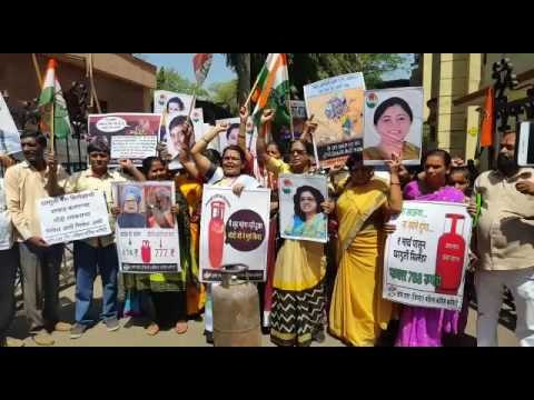 गॅस सिलिंडर दरवाढीविरोधात काँग्रेसचे आंदोलन