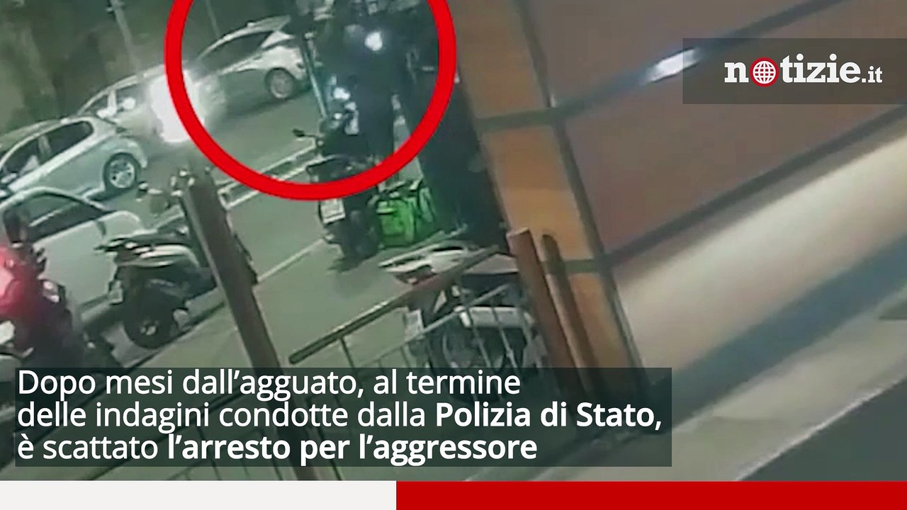 Napoli, lite tra rider per un ordine "rubato" finisce a coltellate: il video dell'aggressione