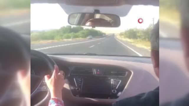 Elazığ'da 2 kişinin yaralandığı kaza anı cep telefonu kamerasına yansıdı