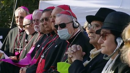 Papa Francesco parla nelle rovine della sinagoga di Bratislava