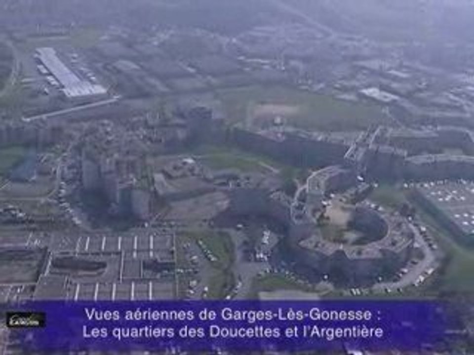 vue aerienne au dessu de la ville garges les gonesse