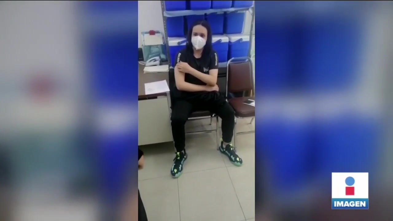 Menor en México recibe su segunda dosis de la vacuna Pfizer