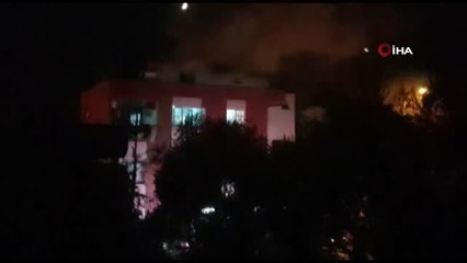 Çatı katında çıkan yangın paniğe neden oldu