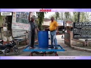 अहमदनगर - खराब पाणी मिळत असल्याने गटारीच्या पाण्याने आंघोळ करुन केला निषेध