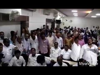 श्रीपूजक अजित ठाणेकर यांना पालकमंत्र्यांसमोरच मारहाण