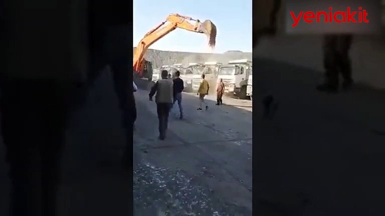 Ortağına kızıp kamyonları kepçeyle ezdi