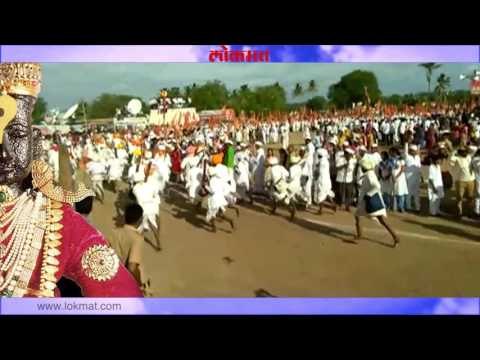 बारामतीमधील संत तुकाराम महाराजांच्या पालखी सोहळ्यातील रिंगण सोहळा.