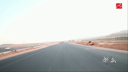 الرئيس السيسي يتبادل التحية والحديث مع المواطنين وأبنائهم في منطقة الرويسات بشرم الشيخ