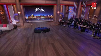 تامر عاشور يبدع في غناء (كلموها عني)