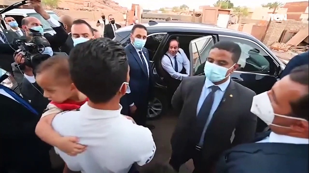 مواطن لـ "السيسي": أنا عايز يقننوا أرضي معلش.. والرئيس معلش ليه أنا موجود هنا علشان أخدم يابني