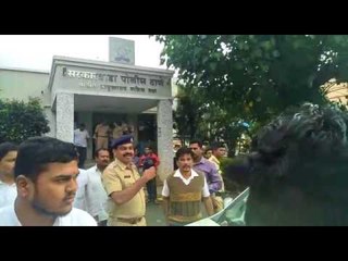 नाशिकच्या मनपा आयुक्तांवर हात उगारणा-या आमदार बच्चू कडूंना अटक