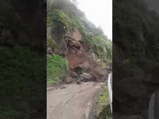 पुण्यातील सिंहगडावर दरड कोसळल्यानं अडकले पर्यटक